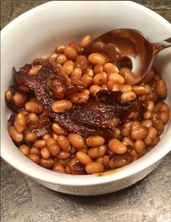 Baked Beans With Ham Bone, Canadian Baked Beans, French Canadian Baked Beans Recipe, French Canadian Baked Beans, Newfoundland Baked Beans, British Baked Beans, Baked Beans With Maple Syrup, Bourbon Baked Beans, Maple Baked Beans Recipe