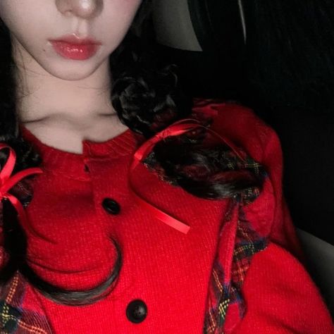 karina aespa icons selca red christmas selfie photoshoot pfp Karina Red, Red Icons:), Suwon, Aespa Karina, Karina Aespa, Christmas Photoshoot, Kim Min, Red Outfit, Red Aesthetic