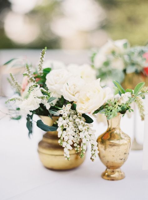 Nontraditional Wedding Centerpieces, Antique Gold Wedding Decor, Flower Variety, Garden Style Wedding, English Garden Style, Fairytale Wedding Theme, Wedding In California, White Tablecloth, Flowers And Greenery