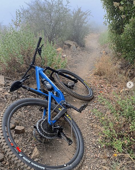 Santa Cruz Hightower, Mtb 29, Adrenaline Sports, Mountain Bike Action, Bicycle Riding, Bike Aesthetic, Enduro Mtb, Custom Bicycle, Mountain Bicycle