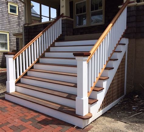 Front Porch Stairs, Porch Handrails, Porch Railing Designs, Patio Stairs, Front Porch Steps, Porch Stairs, Front Stairs, Wood Handrail, Porch Remodel