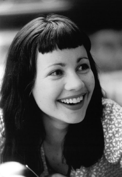 I keep returning to janeane's 90s hair cut #celebrateyou #simplybe Janeane Garofalo, Reality Bites, Baby Bangs, Short Bangs, 90s Hairstyles, Famous Faces, Hair Dos, Bobs Haircuts, Cute Fashion