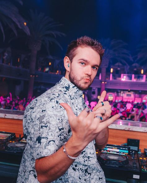 Zedd on Instagram: “🤙” Zedd Concert, Armin Van Buuren, Concert Festival, Old Man, Post On Instagram, My Favorites, Women Men, Dj, Wallpapers