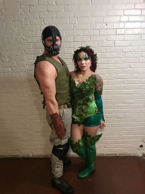 Bane and poison ivy couple’s costume   #bane #poisonivy #diy #batman #halloween #couplescostumes Bane Costume Men, Poison Ivy And Bane Costume, Poison Ivy And Bane, Bane Costume, Batman Costume Diy, Diy Batman, Batman Halloween, Poison Ivy Costumes, Batman Costume