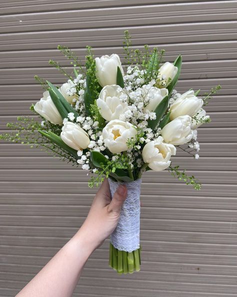 Wedding Bouquets Bride Classic, Wedding Bouquets Bride Tulips, Civil Ceremony Bouquet, Vogue Bouquet, Hand Bucket Wedding Flowers, White Prom Bouquet, Tulip Bouquet Wedding, Tulip Bridal Bouquet, White Wedding Flowers Bouquet