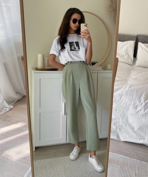 Mint Pants Outfit, Bright Vintage Aesthetic, Aesthetic Portrait, Lightroom Photo Editing, Lightroom Photo, Instagram Filters, Office Outfits Women, Casual Chic Outfit, Online Fashion Store