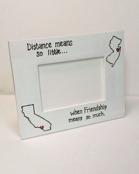 A cute picture frame is a great way to be reminded of friendship. Open When Letters, Miss You Gifts, Friends Diy, My Funny Valentine, Grad Gifts, Crafty Craft, Craft Time, Cute Crafts, Homemade Gifts