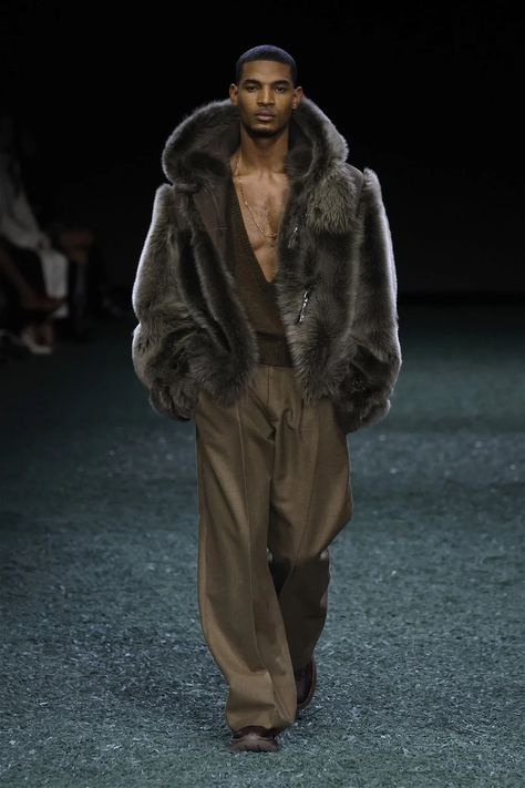 Fur Coat Men Aesthetic, Man Winter Outfits, Men Fur Coat Outfit, Fur Coats Men, Mens Winter Fashion 2024, Fur Outfit Men, Wool Coat Aesthetic, Men’s Runway, Fur Coat Outfit Men