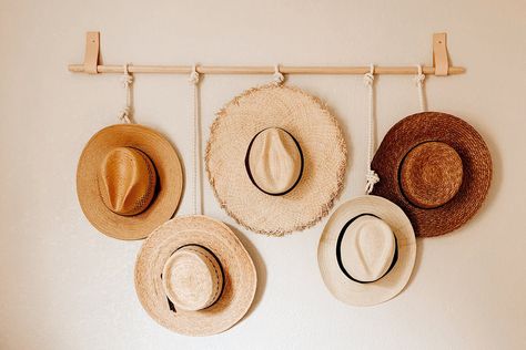 Boho Chic Hats, Bohemian Hat, Wall Hats, Diy Rangement, Hanging Hats, Hat Organization, Hat Holder, Hat Hanger, Hat Display