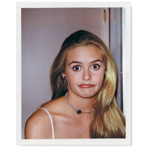 We're totally buggin' over these behind-the-scenes Polaroids of the cast of Clueless. Photograph by Alan Friedman and courtesy of @simonandschuster. Alicia Silverstone Clueless, Alicia Silverstone 90s, Clueless Characters, Clueless Aesthetic, Clueless 1995, Cher Clueless, Alicia Silverstone, Cher Horowitz, 90s Aesthetic