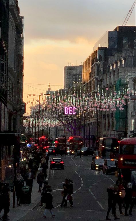 Oxford street dusk dawn skies orange london uk busy street christnas lights shopping traffic red bus taxis city aes aesthetic Busy Street, Red Bus, Oxford Street, London Uk, In London, Oxford, London, Orange, Photography