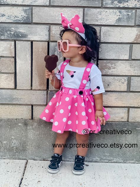 Our cute #minnie #icecream outfit is perfect for your next #birthday #party or a trip to #disney parks! Minnie Birthday Outfit, Ice Cream Outfit, Lila Party, Minnie Mouse Birthday Theme, Minnie Mouse Birthday Party Ideas, Twodles Birthday, Minnie Mouse Birthday Outfit, Minnie Mouse Birthday Party Decorations, Minnie Mouse First Birthday