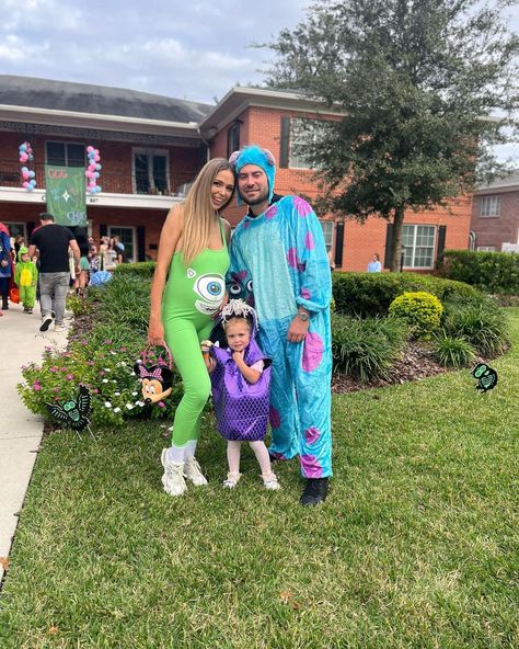 Family Monsters Inc Disney Costume: Sully, Mike Wazowski, and Boo. Pregnant Halloween Costume Idea Monsters Inc Pregnant Costume, Monsters Inc Family Costume, Mike Wazowski Costume, Pregnant Halloween Costume, Wagon Costume, Sully Costume, Pregnancy Costumes, Pregnant Halloween Costumes, Disney Costume