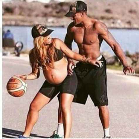 Love and basketball Couple Pregnancy Photoshoot, Pregnancy Goals, Maternity Photoshoot Poses, Future Mommy, Pregnant Couple, Love And Basketball, Cute Family, Family Goals, Beautiful Family