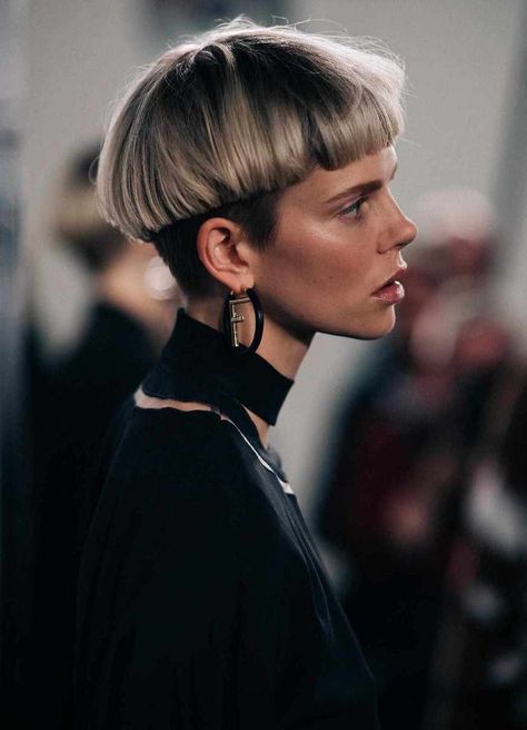 15 Tomboy Short Hairstyles to Look Unique and Dashing | Hairdo Hairstyle Magazine Lifestyle, Bowl Haircuts, Choppy Hair, Bowl Cut, Hair And Beauty, Short Haircut, Hair Reference, Long Hairstyles, Trendy Short Hair Styles