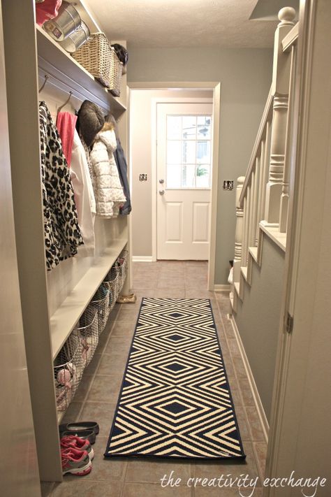 Tutorial for making a narrow hallway built-in mudroom. Only 5 inches needed to do this (The Creativity Exchange) Small Hallway Decor, Hallway Ideas Diy, Narrow Entryway, Mudroom Organization, Apartment Entryway, Mudroom Ideas, Small Entrance, Mudroom Entryway, Narrow Hallway Decorating