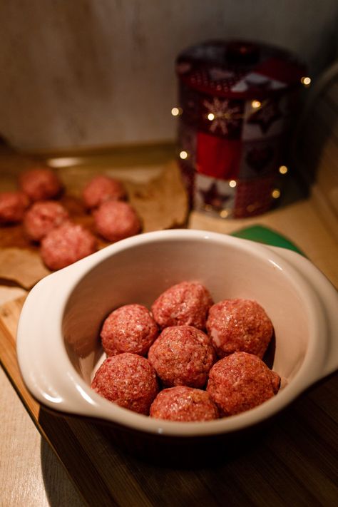 This is a delicious recipe for ham meatballs from a Mennonite cook in Iowa. Check out this amazing recipe for Delicious Amish Ham Meatballs. Amish Ham Balls, Ham Meatballs, Recipe For Ham, Easy Italian Meatballs, Ham Balls, Whole Ham, Ham Steaks, Deli Ham, Crockpot Cooking