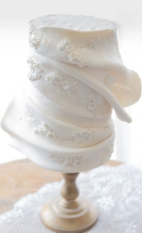 wedding cake, the most beautiful wedding cake, elegant wedding cake, wedding cake inspiration, wedding cake photos, wedding cake pictures, wedding cakes, wedding cake trends Wedding Cake Elegant, Wedding Cake Dessert Table, Cake Elegant, Ruffle Wedding Cake, Art Cakes, Wedding Cake Pictures, Vintage Cakes, Wedding Cake Ideas, Cake Photos