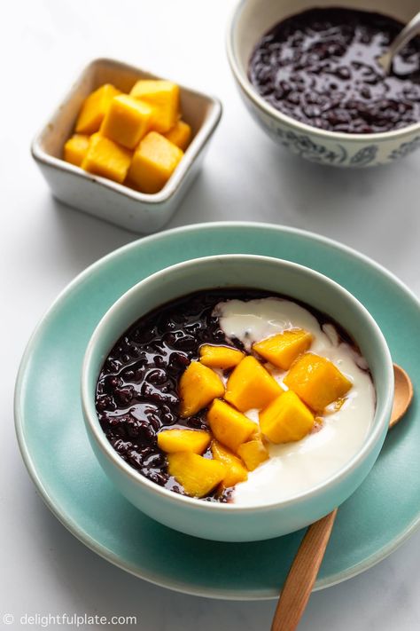 Sticky Rice Pudding, Black Sticky Rice, Minuman Starbucks, Vietnamese Desserts, Vietnamese Dessert, Vegetarian Desserts, Using A Pressure Cooker, Thai Dessert, Asian Desserts