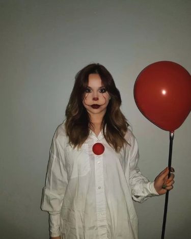 Halloween Ideas Easy Costumes, Costume Ideas Women 2023, Penniwyse Costume, Easy Costumes Ideas For Women, Diy Halloween Costumes For Women Easy, Easy Halloween Looks Costume Ideas, Easy Pennywise Costume, Easy Ideas For Halloween Costumes, Easy Spooky Costumes