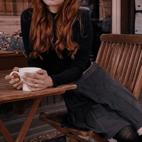 Female Gryffindor Aesthetic, Redhead Aesthetic Outfit, Red Haired Woman, Chica Cool, Barbara Gordon, Lily Bloom, Lily Evans, Ginny Weasley, Girls Braids