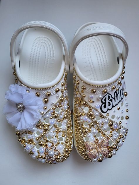 Wedding Crocs Shoes, Wedding Crocs, Crocs Store, Shoes For Brides, Crocs Ideas, Lined Crocs, Bride Elegant, Crocs Fashion, Wedding Shoes Bride