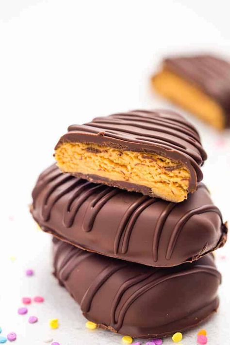 Vegan Homemade Peanut Butter Eggs Homemade Peanut Butter Eggs, Peanut Butter Eggs Recipe, Paleo Deserts, Reese Peanut Butter Eggs, Peanut Butter Easter Eggs, Best Treats, Eggs For Easter, Vegan Easter, Treats To Make