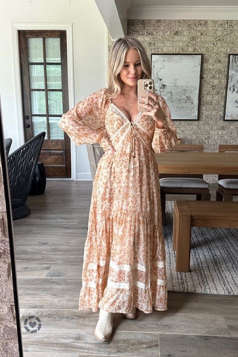 Boho Western Maxi Dress, Boho Maxi Dress With Boots, Fall Picture Dresses, Maxi Dress Western Style, Long Sleeve Western Dress, Western Fall Dresses, Winter Boho Dress, Cottagecore Maxi Dress, Western Cute Outfits