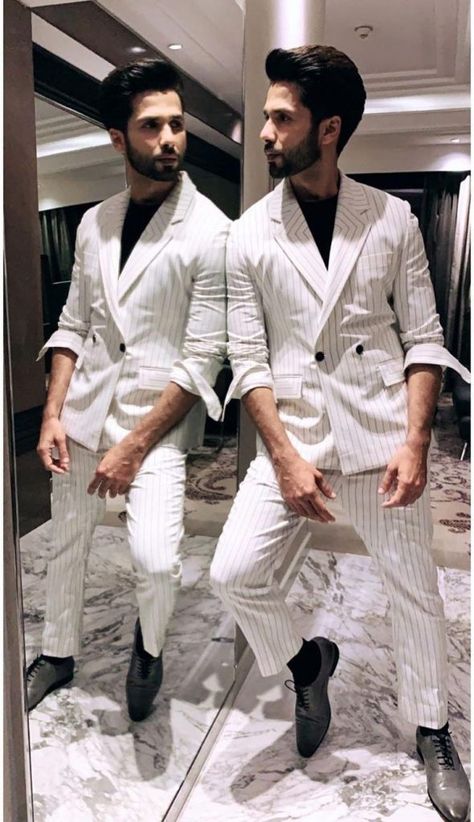 Shahid Kapoor Style – White Suit, Shahid Kapoor Style Decode – Trend For Men at 40 #shahidkapoor #kabirsingh #whitesuit #texedo #blazer #shahidkapoorstyle Kabir Singh Shahid Kapoor, Shahid Kapoor And Kiara, Wedding Suits Men Black, Suit For Men Wedding, Kabir Singh, Wedding Dresses Men Indian, Celebrity Fashion Looks, Indian Men Fashion, Wedding Dress Men