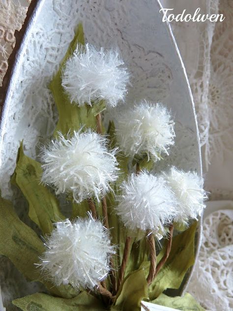 Felt Dandelion, Primitive Flowers, Plaster Design, Easy Fabric Flowers, Creative Sculpture, Crafts Nature, I Can Wait, Snowing Outside, Dandelion Leaves