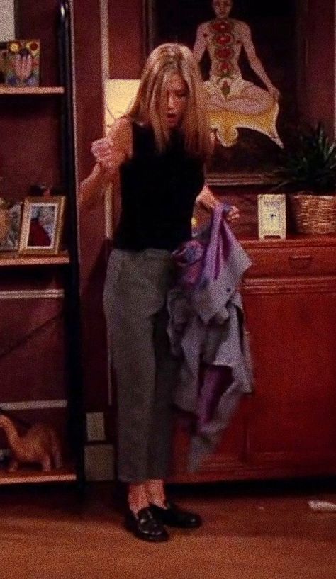 Rachel Green Outfits Thanksgiving, Rachel Green Loafers, 90s Business Woman Aesthetic, Business Casual 90s, Rachel Suits Outfits, 90s Loafers Outfit, Rachel Green Shoes, Rachel Green Winter Outfits, Rachel Green Office Outfits