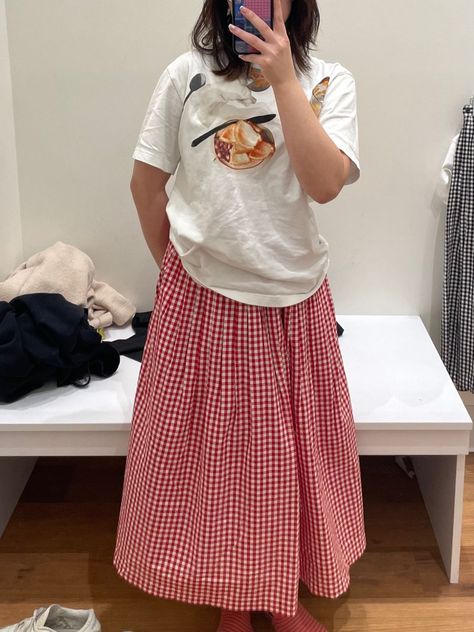 Gingham Skirt Outfit, Checkered Skirt Outfit, Red Skirt Outfit, Red Gingham Skirt, Gingham Outfit, Spring Skirt Outfits, Gingham Skirt, Checkered Skirt, Red Skirt