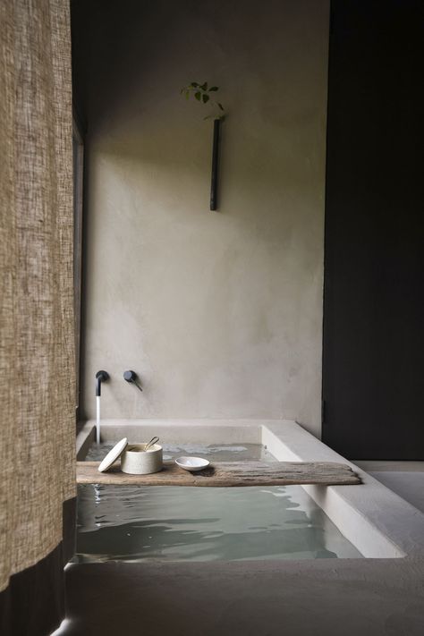 Maana Kiyomizu Ceramic Bathtub, Sunken Bathtub, Townhouse Designs, Rustic Materials, Hotel Boutique, Contemporary Living Spaces, Home Decor Store, Elle Decor, Wabi Sabi