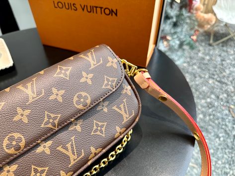 Dupe Louis Vuitton Handbags Luxurys Designer Bag Lady New Fashionable LV WALLET ON CHAIN IVY High Quality Underarm Bag Mahjong Bag Fashion Women Clutch 22cm With Box Lv Wallet On Chain, Handbags Luxury, Wallet On Chain, Underarm Bag, Lv Wallet, Designer Bag, Bag Fashion, Vuitton Handbags, Designer Bags