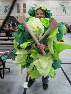 Lettuce/cabbage costume Themed Halloween Costumes, Vegan Halloween, Clever Halloween, Happy Haunting, Baby Kostüm, Clever Halloween Costumes, Diy Halloween Costumes For Kids, Homemade Halloween Costumes, Creative Costumes