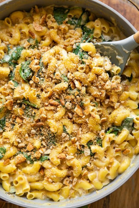 This creamy, delicious, and easy-to-make Spinach Ricotta Mac & Cheese is completely life changing! Made with wholesome spinach, creamy ricotta, shredded cheddar and mozzarella, and large elbows, this is a pasta recipe that the entire family will love. Put this mac & cheese recipe together in 30 minutes or less for an easy, comforting, next-level dinner! Healthy Fall Dinners, Quick Healthy Dinner Ideas, Jar Of Lemons, Quick Dinner Recipes Healthy, Whole Wheat Crackers, Classic Mac And Cheese, Fall Dinners, Healthy Dinner Ideas, Spinach Ricotta