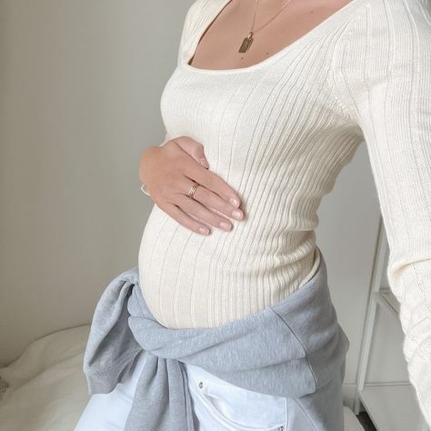 Pregnancy Belly Photos, Belly Photos, Pretty Pregnant, Chloe Walsh, Trendy Maternity, Future Mom, Stylish Maternity, Pregnant Woman, Pregnancy Outfits