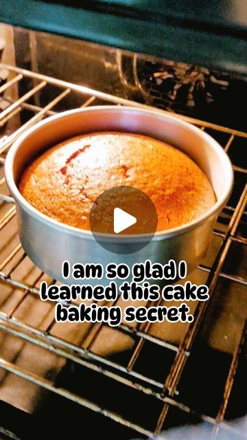 Vanessa | Pastry chef | Tips & Tricks for bakers! on Instagram: "Don't skip this step! 

If you want to add extra moisture to your freshly baked cakes, do this 👇

✨️Right after you take your cakes out of the oven, don't let them cool on the counter.

Instead, while they're still in the cake pan, cover the pan with foil and stick it in the freezer. 

😲Yes, straight from the oven to the freezer!

Let it sit there for at least 2 hours or more.

Once the cakes are completely cool, take them out of the pan, wrap them in plastic wrap, and back to the freezer they go until you're ready to decorate.

🎂 This little trick adds so much extra moisture to your cakes that you'll never skip it again. 

Save this post for later, share it with a baking buddy, and thank me later! 

And when you try it, t How To Bake Cake Step By Step, How To Bake A Cake Step By Step Recipes, How To Decorate Cake, Cake Decorating Basics, Hummingbird Cake Recipes, Baked Cakes, Baking Secrets, Mini Cake Pans, Baking Hacks