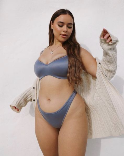 Minimal Branding, Body Inspiration, Mode Inspo, Padded Bras, Beautiful Summer, Curvy Fashion, Make You Feel, Fashion Inspo Outfits, Plus Size Fashion