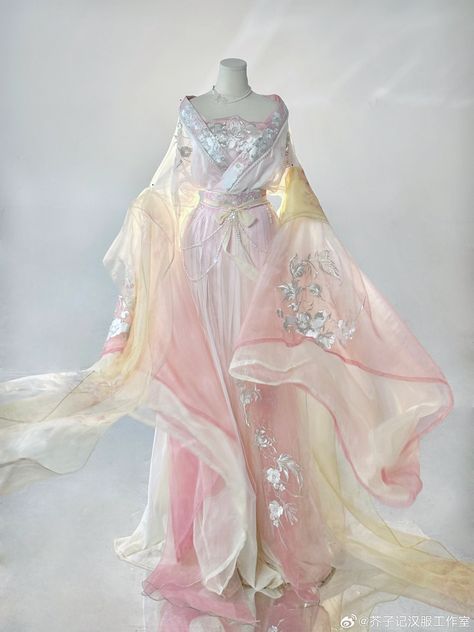 Concubine Outfit, Ming Dynasty Hanfu, East Asian Fashion, Traditional Asian Dress, Japanese Traditional Clothing, Ancient Dress, Traditional Japanese Kimono, Hanfu Traditional, Chinese Style Dress