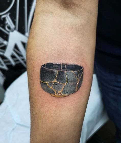 Kintsugi Tattoo Ideas, Kintsugi Tattoo, Succulent Tattoo, Anatomical Heart Tattoo, Kintsugi Art, Modern Tattoos, Ink Master, Fine Ceramic, Small Tattoo Designs