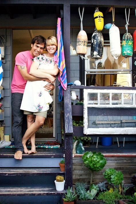 House Tour: Mason and Serena's Sunset Beach Bungalow — San Francisco | Apartment Therapy Beach Cottage Style Bungalows, Surf Bungalow, San Francisco Apartment, Green Companies, San Francisco Houses, Beach Bungalow, Surf House, Beach Cottage Decor, Coastal Life