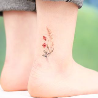 Wildflowers Tattoo, Flower Wrist Tattoos, Poppies Tattoo, Small Flower Tattoos, Delicate Tattoo, Dainty Tattoos, Subtle Tattoos, Aesthetic Tattoo, Dream Tattoos