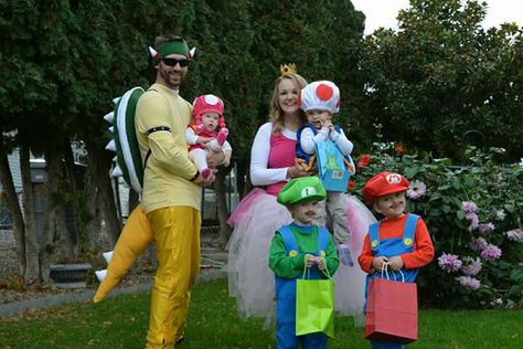 Mario party family costume Family Of 4 Mario Costumes, Mario Bro Family Costume, Mario Family Halloween Costumes Diy, Mario Cart Family Costumes, Mario Brothers Family Costumes, Family Mario Costumes, Mario Kart Family Costumes, Super Mario Halloween Costumes Family, Diy Mario Character Costumes