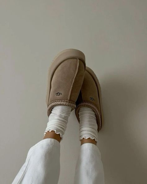 Girl White Socks, Cute Uggs, Cozy Shoes, Pretty Shoes Sneakers, Ugg Tasman, Cozy Winter Outfits, Uggs Outfit, Jordan Sneakers, Shoe Inspo