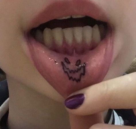 Swag Tattoo, Dr Tattoo, Paznokcie Hello Kitty, 16 Tattoo, Tattoo Henna, Poke Tattoo, Lip Tattoos, Dainty Tattoos, Aesthetic Tattoo