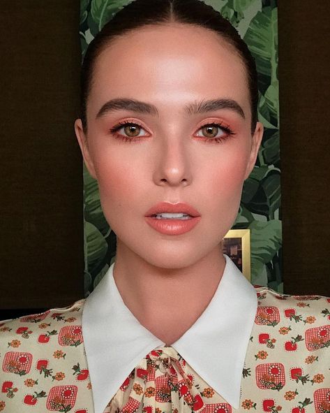 Simple Eyebrows, Coral Makeup, Peach Makeup, Nails Pretty, Marc Jacobs Beauty, Braut Make-up, Celebrity Makeup Artist, Celebrity Beauty, Idea Board