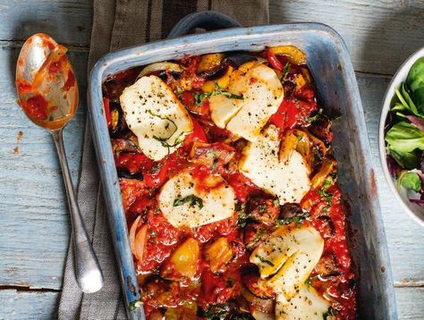 Ratatouille and halloumi bake | Healthy recipes | SBS Food 800 Calorie Meals, The Fast 800, 800 Calorie Diet, Healthy Cakes, Fast 800, Fast Diet, Summer Diet, Resep Smoothie, Sbs Food