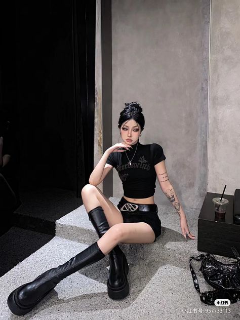 Ulzzang Party Outfit, Ulzzang Aesthetic, Dark Outfit, Chinese Fashion Street, Mode Inspo, Girls Fashion Clothes, Dark Fashion, Edgy Outfits, Stage Outfits