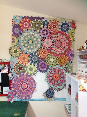 Welcome to my dedicated page for my "La Passacaglia" English Paper Pieced Quilt. It will finish at 144 x 176cm I will put ... Passacaglia Quilt, La Passacaglia Quilt, Millefiori Quilts, Kaleidoscope Quilt, Easy English, Hexie Quilt, English Paper Piecing Quilts, Paper Pieced Quilt, Hexagon Quilt